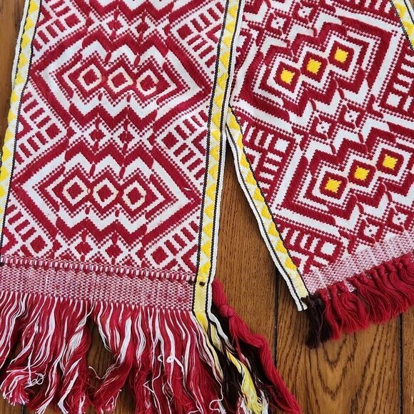 Lithuanian Handwoven red white and yellow linen tablerunner dresser scarf - Picture 5 of 5